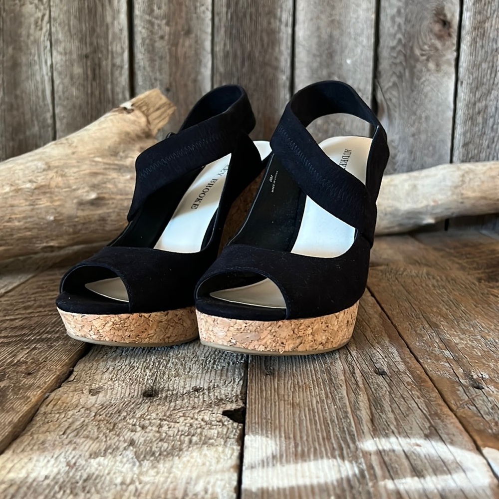 Audrey Brooke Kate Wedge Sandal Size 8
